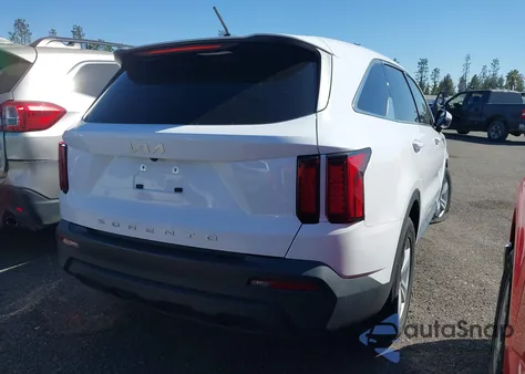 2022 Kia Sorento Lx z USA, uszkodzony, nr VIN 5XYRG4LC4NG111474